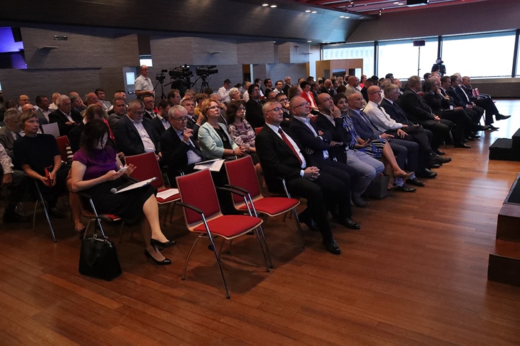 Vsak lahko na svoj način prispeva k skupnemu napredku in skupni prihodnosti